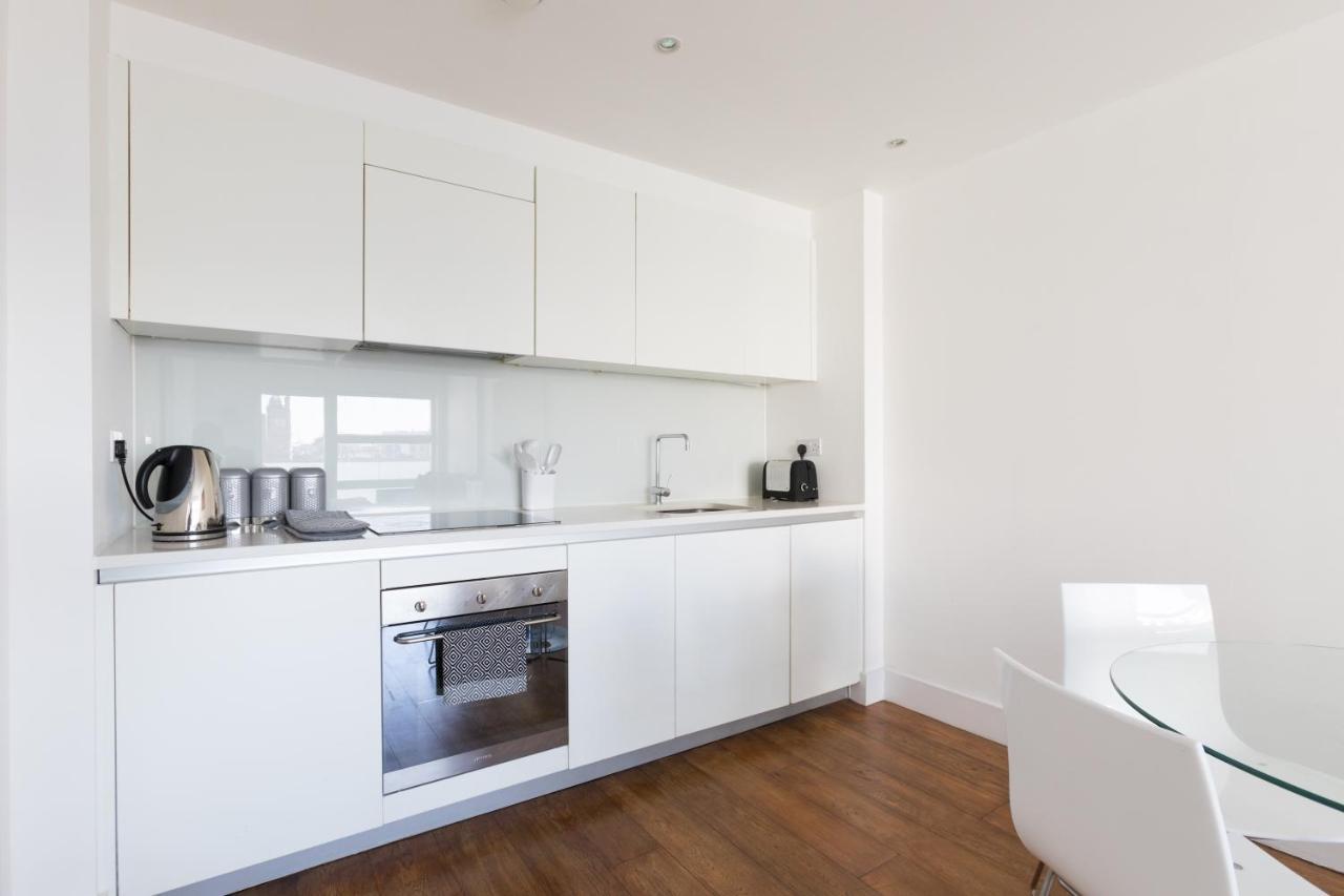 Luxury 2-Bed Flat Parking And Close To The Tube Apartment London Exterior photo