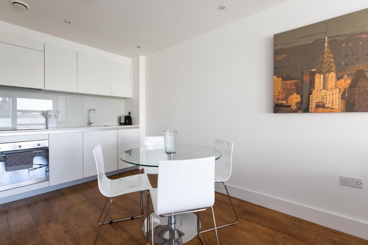 Luxury 2-Bed Flat Parking And Close To The Tube Apartment London Exterior photo