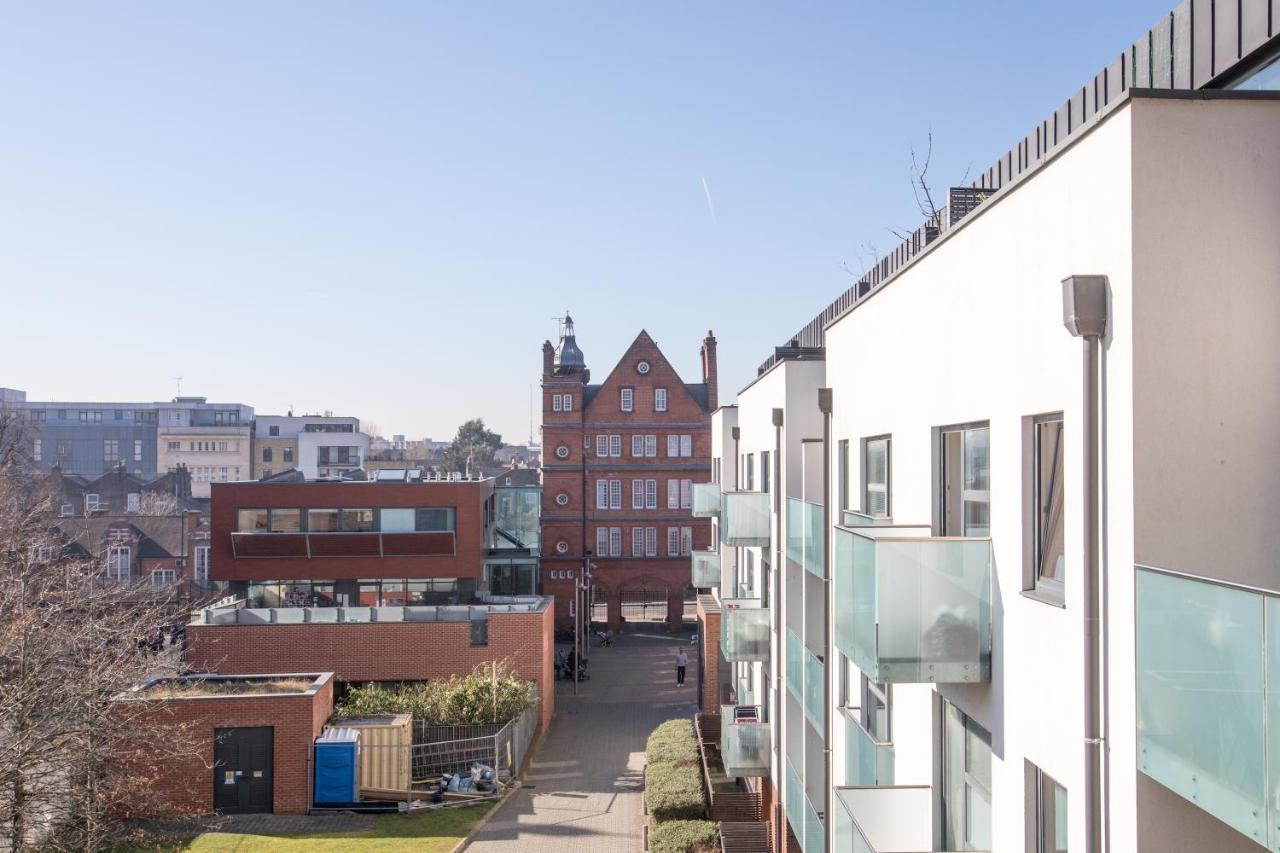 Luxury 2-Bed Flat Parking And Close To The Tube Apartment London Exterior photo