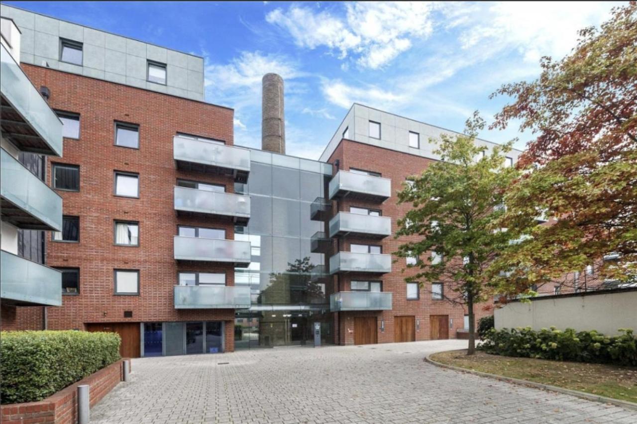 Luxury 2-Bed Flat Parking And Close To The Tube Apartment London Exterior photo