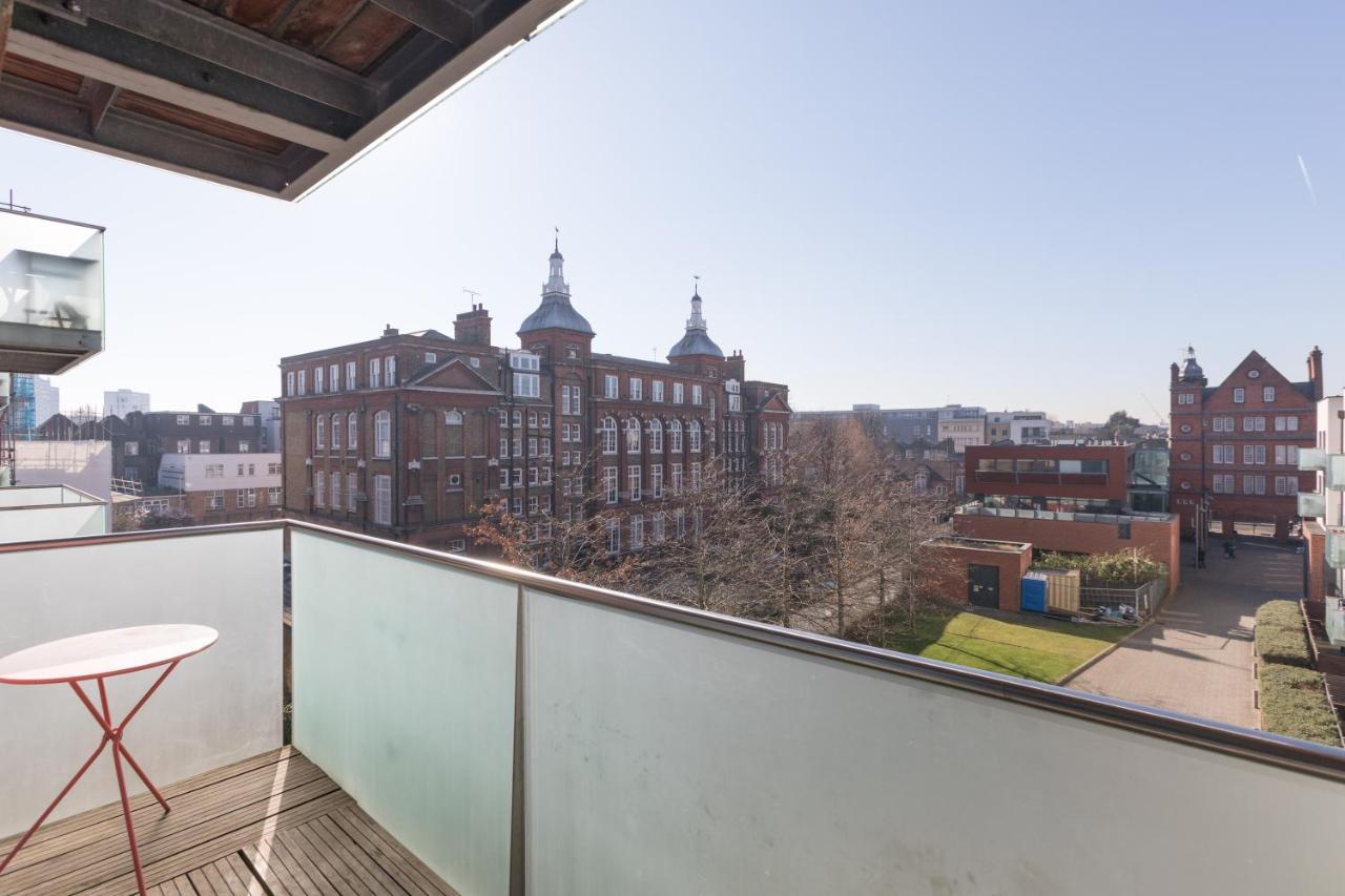 Luxury 2-Bed Flat Parking And Close To The Tube Apartment London Exterior photo